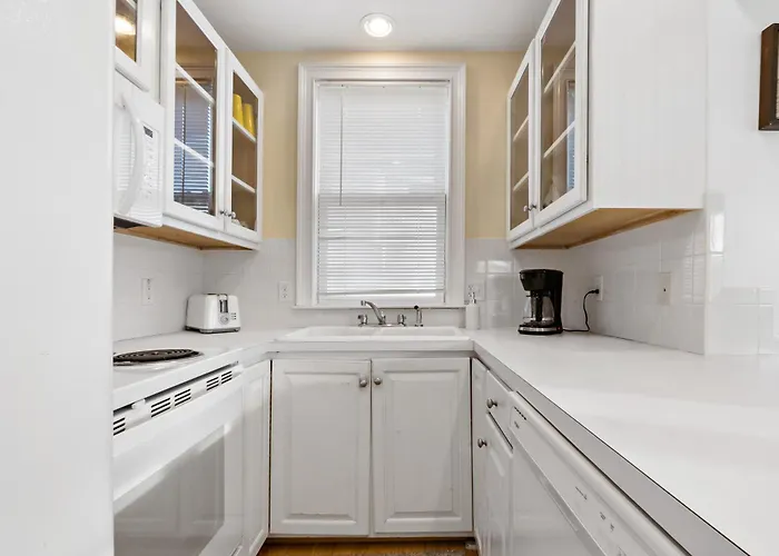 Beach Side Cottage In Narragansett