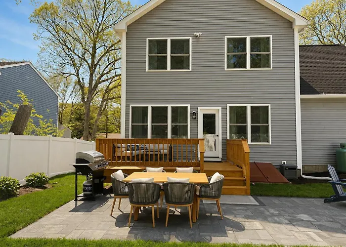 New Modern Coastal Stay - Private Beach Access