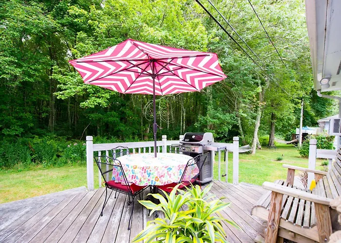 Beach House With Spacious Deck For Entertaining
