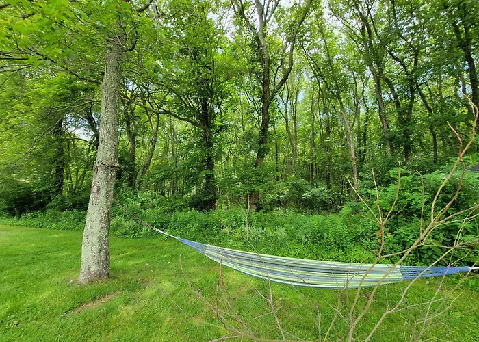 Vacation Cottage In The Heart Of Narragansett